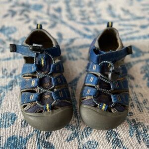 Almost brand new keens!